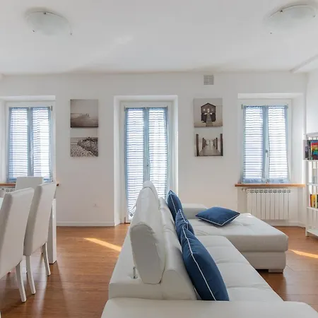 Elena House White * Βιαρέτζιο