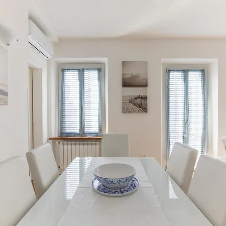 Διαμέρισμα Elena House White