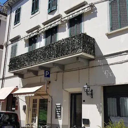Elena House White Βιαρέτζιο